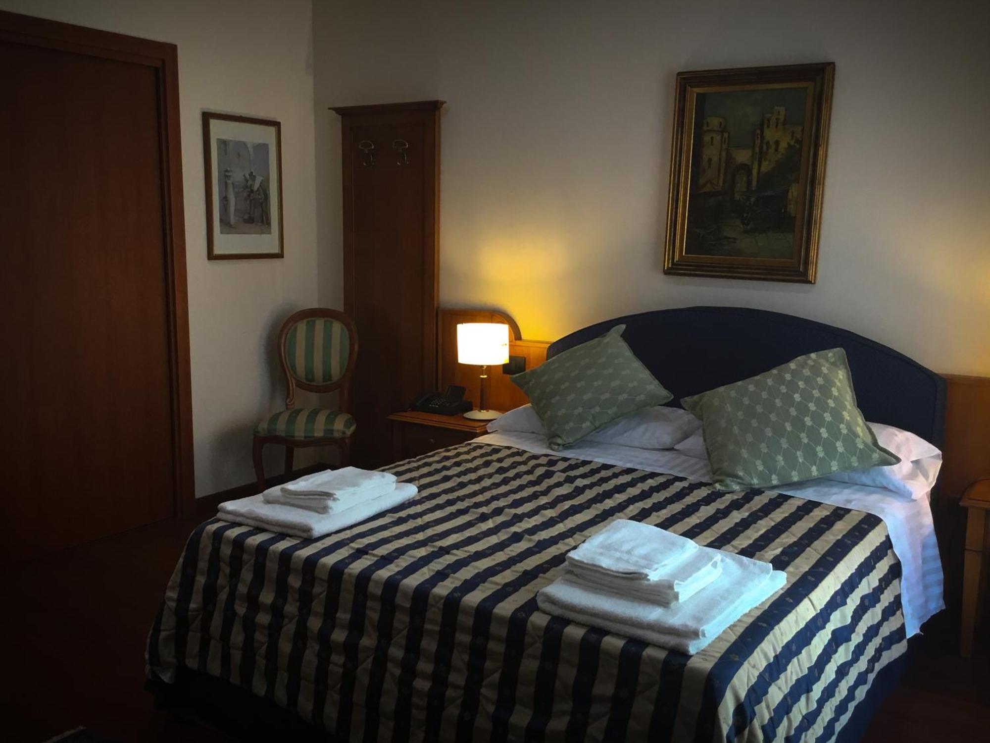Erania Hotel ซาลา คอนซิลินา ภายนอก รูปภาพ