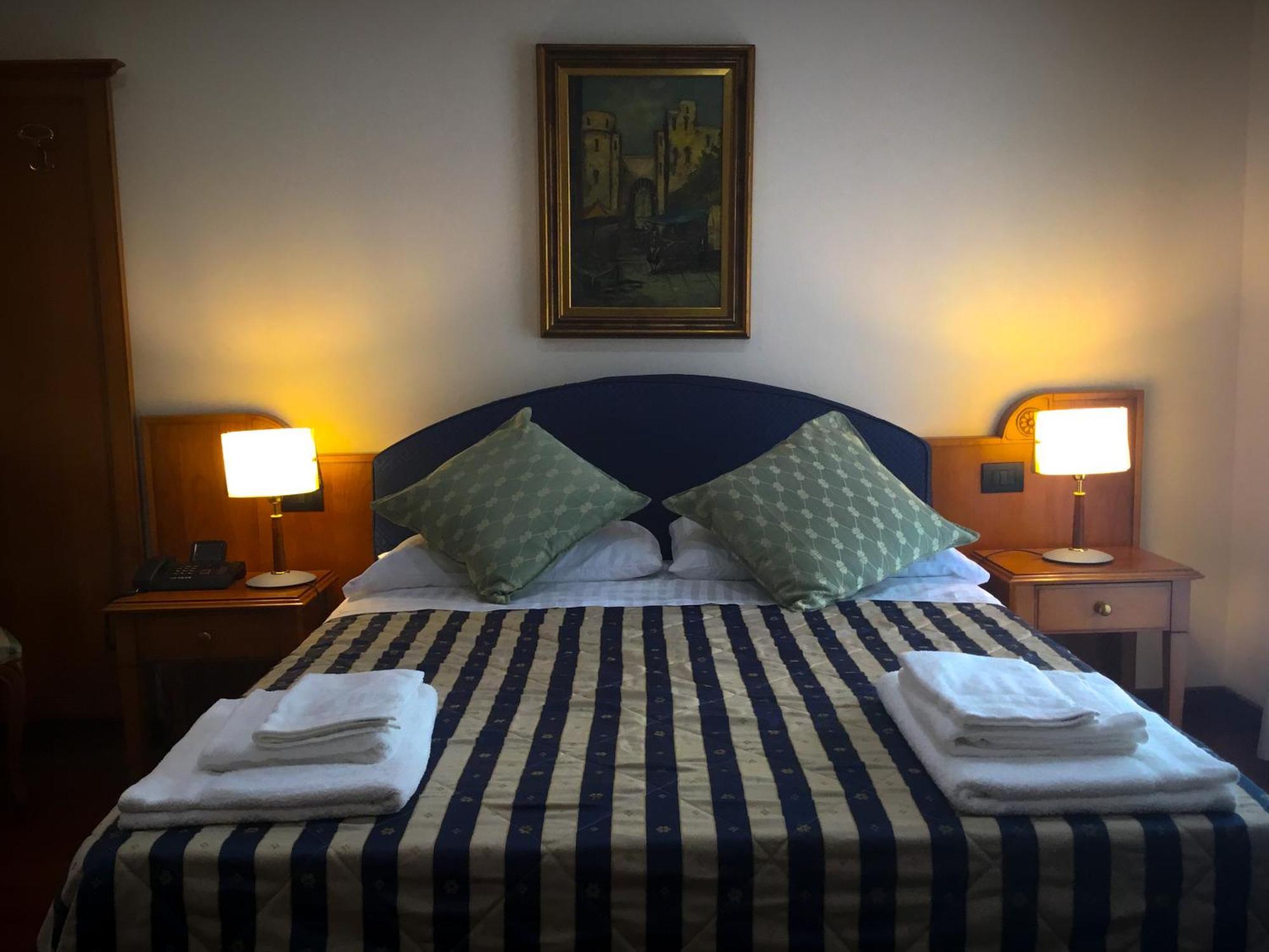 Erania Hotel ซาลา คอนซิลินา ภายนอก รูปภาพ