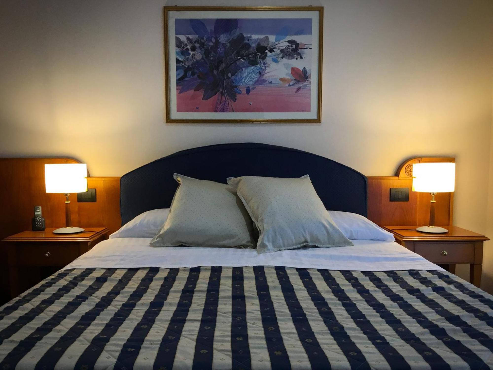 Erania Hotel ซาลา คอนซิลินา ภายนอก รูปภาพ